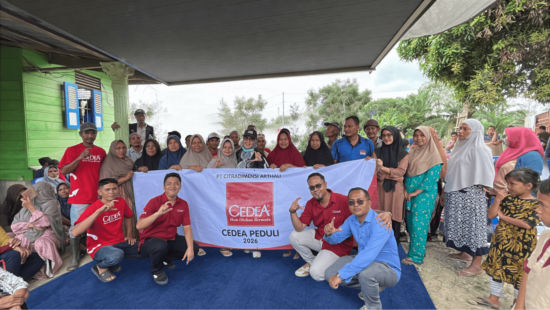 Tim Cedea Peduli menyalurkan bantuan kepada warga terdampak banjir bandang di Dusun Banai dan Dusun Pahlawan, Kabupaten Aceh Tamiang.