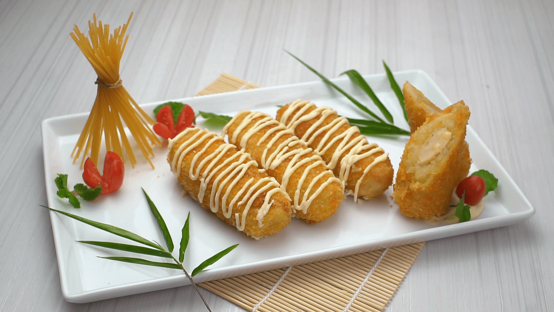 Kroket meleleh yang lezat menggunakan CEDEA Fish Roll